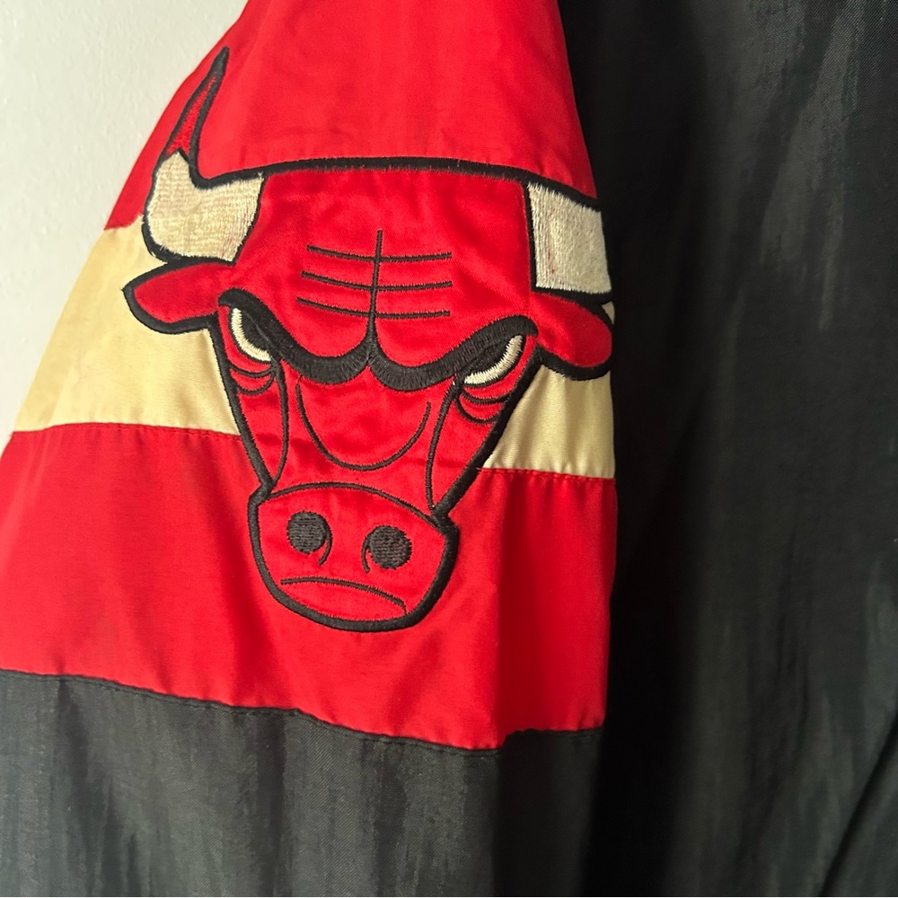 Vintage Logo Athletic Chicago Bulls puffer jacket XL - Picture 3 of 10